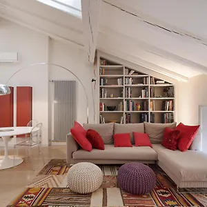 Apartment In The Shadow Of The Two Towers, Bologna